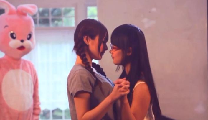 chịch 18+ Cô nàng "4 mắt" dâm đãng của tôi